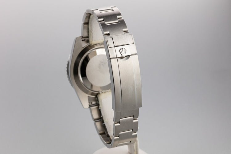 2019 Rolex Green Submariner 116610LV "Hulk" with Box and Papers