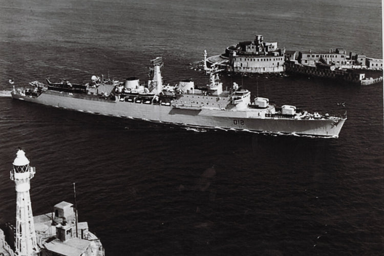 1963 Rolex Submariner 5513 Pointed Crown Guard Case with Gilt Underline Dial with Royal Navy Dive History