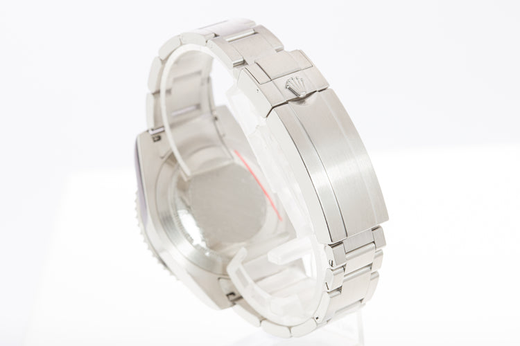 2016 Rolex Green Submariner 116610LV "Hulk" with Box, Booklets & Card