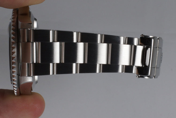 2003 Rolex Green Submariner 16610LV with Box and Papers ‘Y Serial Full Set’