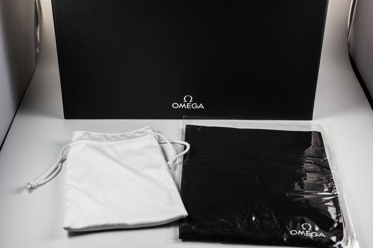 2016 Limited Edition Omega Speedmaster Professional Snoopy Award 311.32.42.30.04.003 with Box and Papers