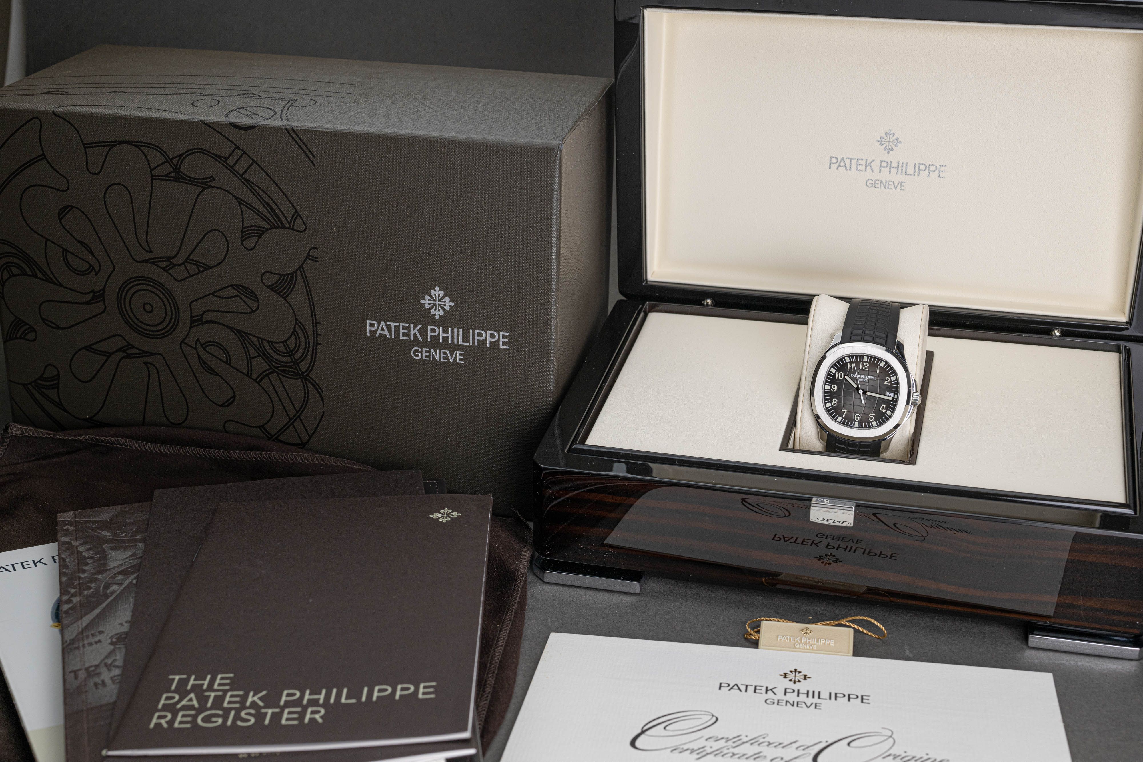 HQ Milton - 2015 Patek Philippe 5167A-001 Aquanaut Box, Booklets