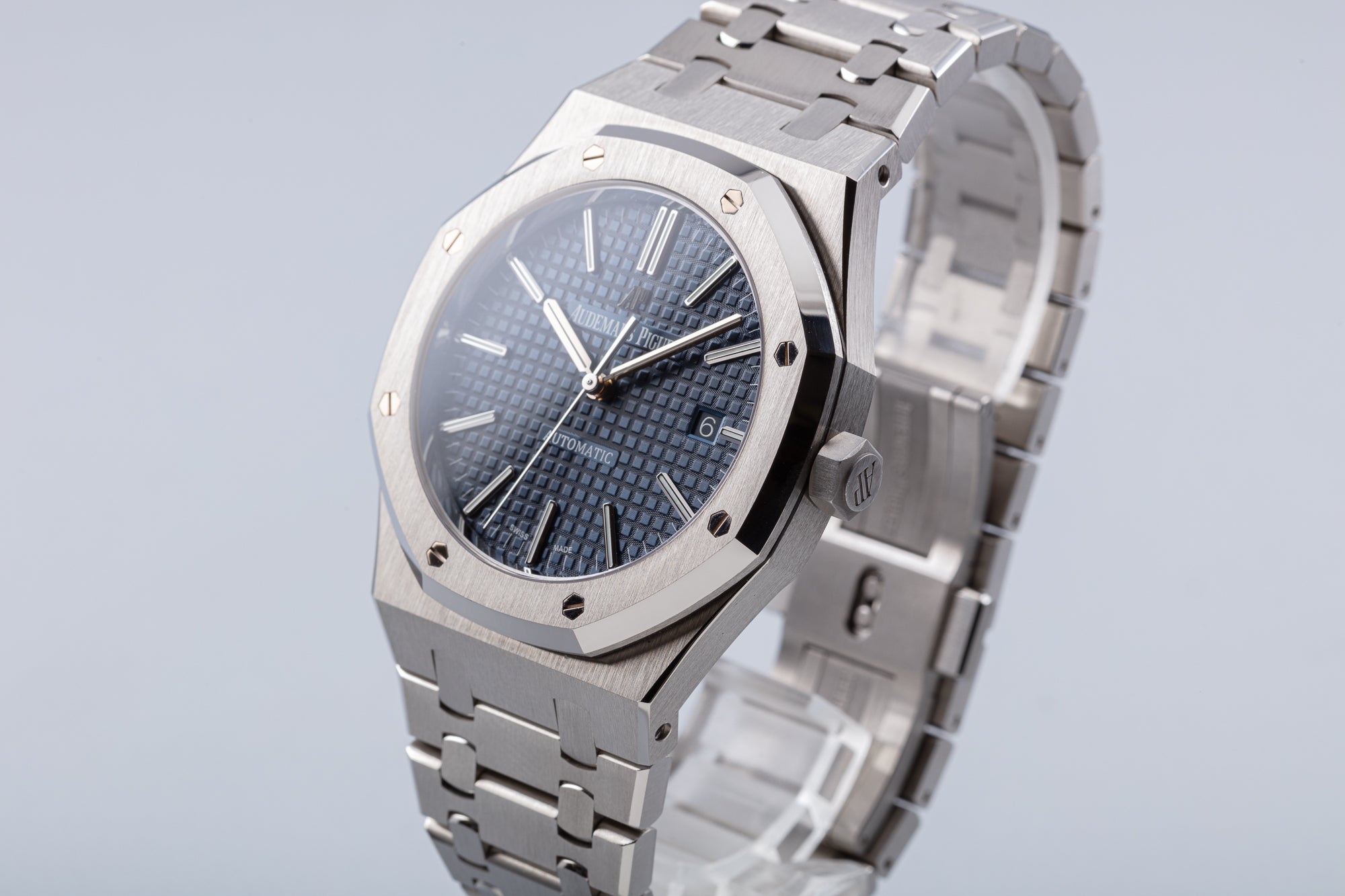 HQ Milton - 2019 Audemars Piguet Royal Oak 15400.ST.00 Blue Dial
