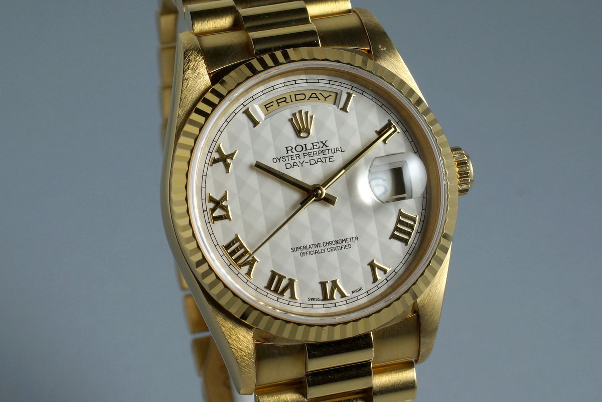 Rolex day outlet date pyramid dial