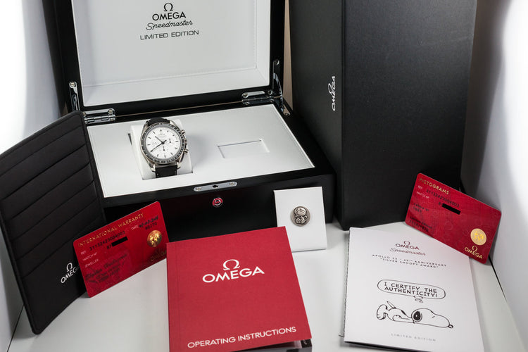 2016 Limited Edition Omega Speedmaster Professional Snoopy Award 311.32.42.30.04.003 with Box and Papers