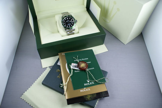Rolex Green Submariner 16610LV Box and Papers